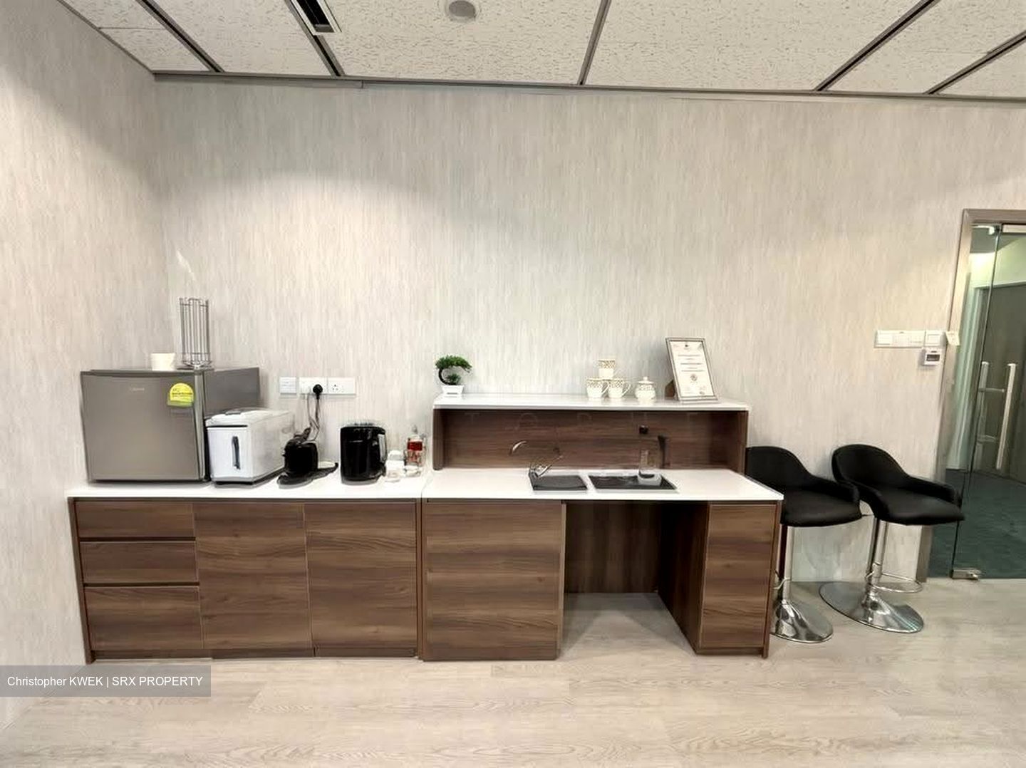 United Square (D11), Office #633725911
